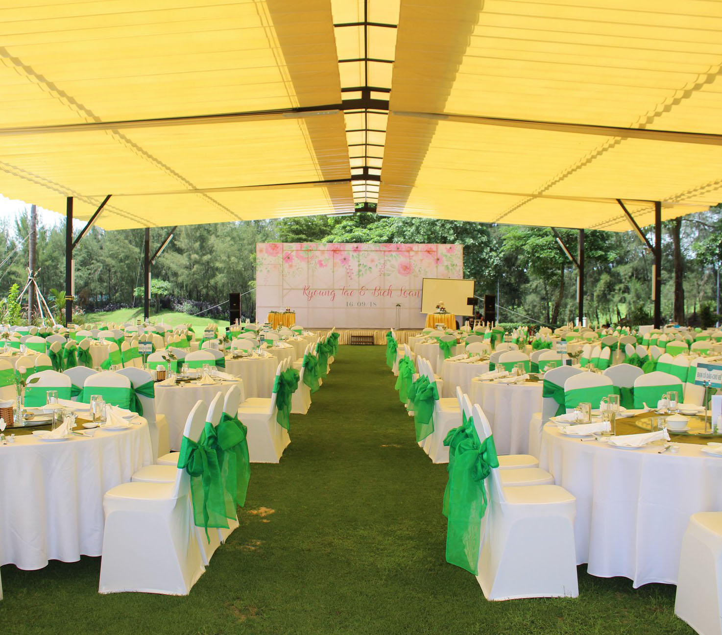 EVENTS & OUTDOOR FUNCTION LAWN